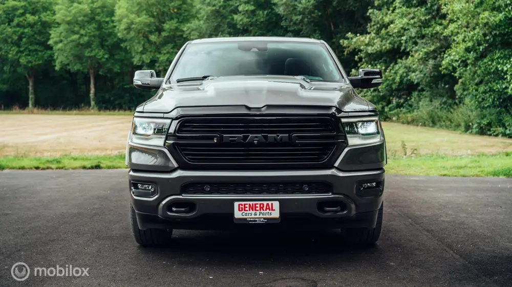 Dodge Ram 1500 Crew Cab 4x4 uit 2021, foto 3