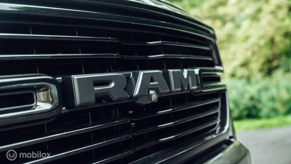 Dodge Ram 1500 Crew Cab 4x4 uit 2021, foto 4