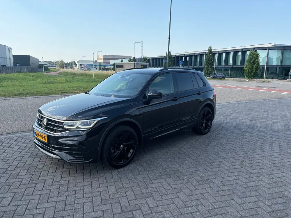 Volkswagen Tiguan 1.4 TSI Ehybrid 245pk DSG 2021 Zwart uit 2021