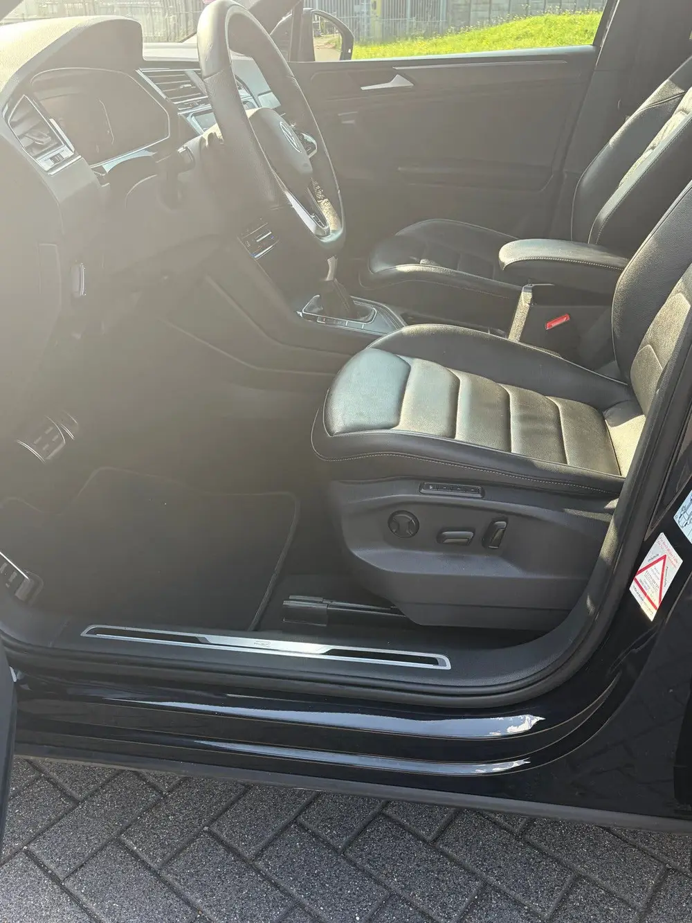 Volkswagen Tiguan 1.4 TSI Ehybrid 245pk DSG 2021 Zwart uit 2021, foto 14