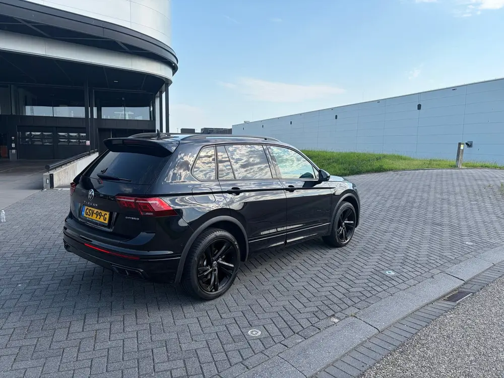 Volkswagen Tiguan 1.4 TSI Ehybrid 245pk DSG 2021 Zwart uit 2021, foto 3