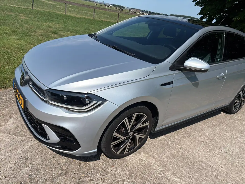 Volkswagen Polo Grijs 1,0 tsi automaat weinig kilometers. uit 2021, foto 2