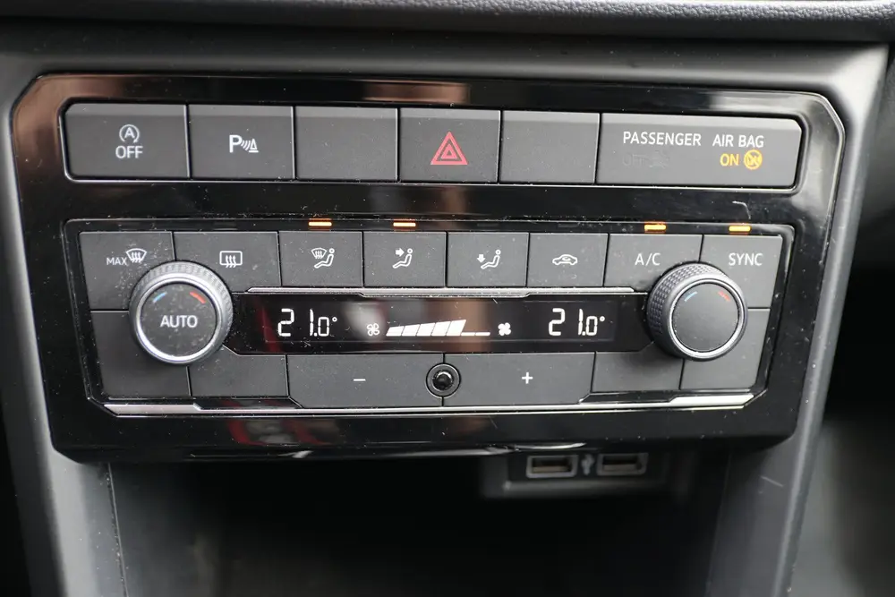 Volkswagen T-Cross 1.0 TSI Life Business / Navi / Cruise / P uit 2020, foto 17