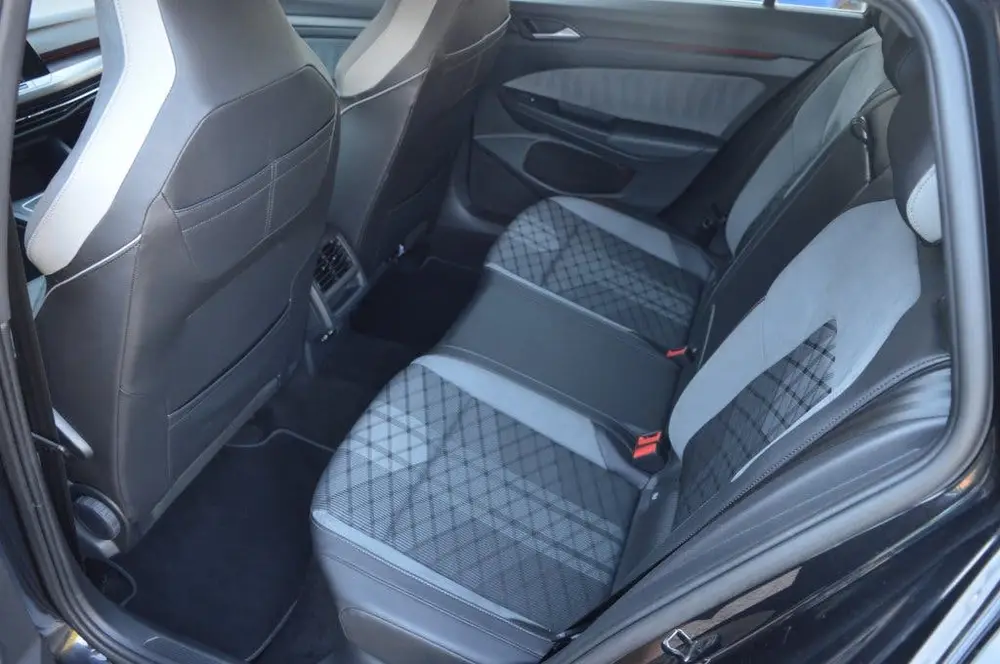 Volkswagen Golf Variant 1.5 eTSI R-Line | AUT - BLACKPACK uit 2021, foto 11