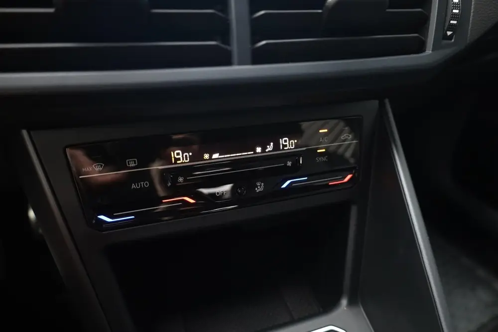 Volkswagen Taigo 1.0 TSI R-Line Business / Carplay / Camera uit 2022, foto 20