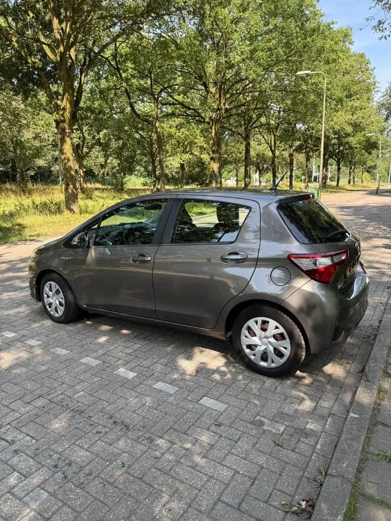 Toyota Yaris 1.5 Hybrid Automaat|APK 2028 uit 2020, foto 2
