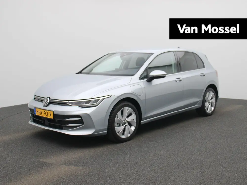 Volkswagen Golf 1.5 eHybrid Life Edition | Navigatie | Draad uit 2025
