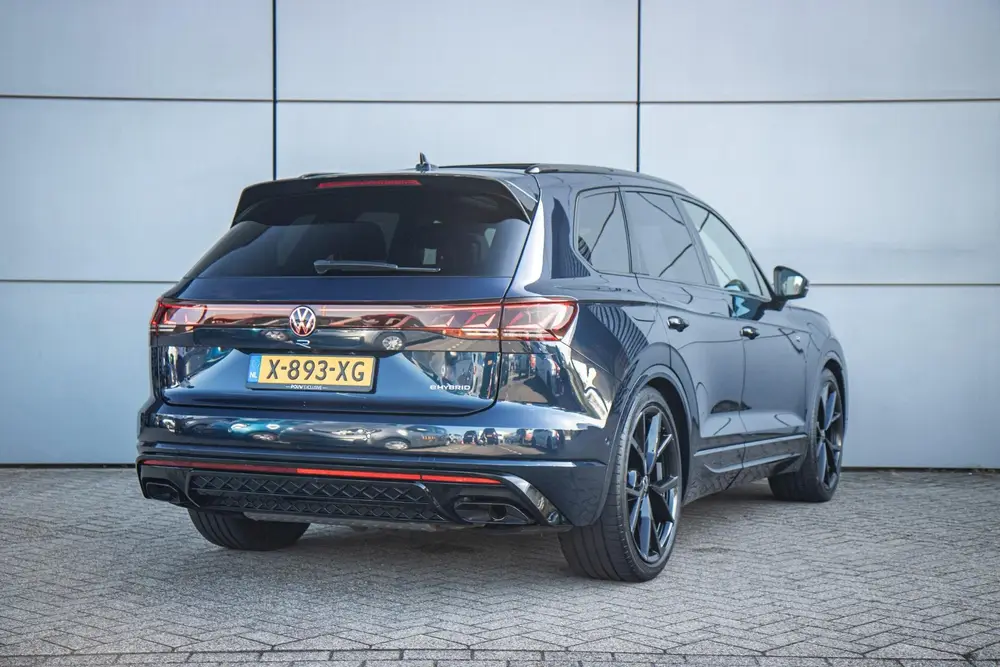 Volkswagen Touareg R 3.0 TSI eHybrid 462pk 4MOTION | Panoram uit 2024, foto 2