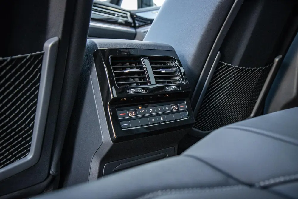 Volkswagen Touareg R 3.0 TSI eHybrid 462pk 4MOTION | Panoram uit 2024, foto 20