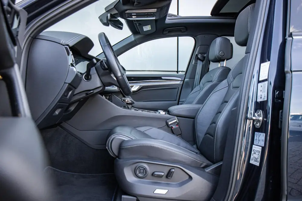 Volkswagen Touareg R 3.0 TSI eHybrid 462pk 4MOTION | Panoram uit 2024, foto 4