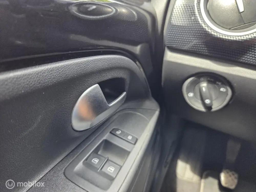 Volkswagen Up! 1.0 airco, 5 deurs uit 2022, foto 13