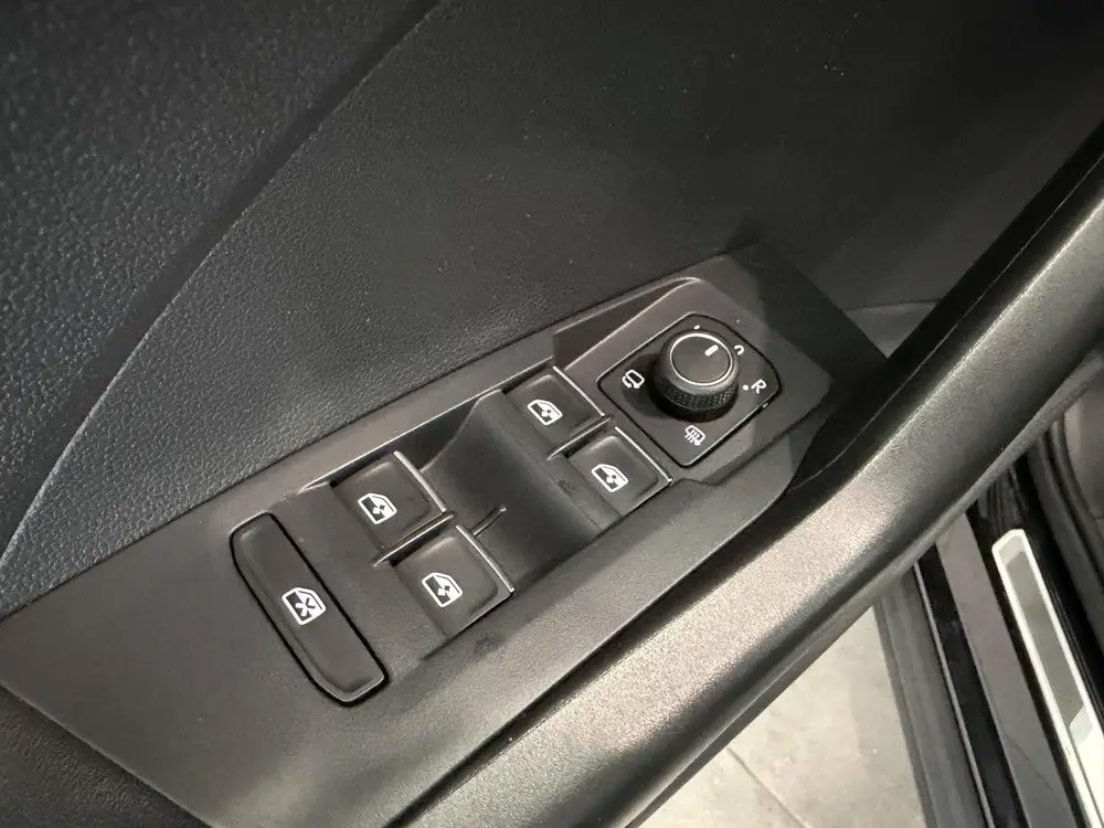 Volkswagen T-Cross 1.0 TSI R-Line | Automaat | Stoelverwarmi uit 2023, foto 19