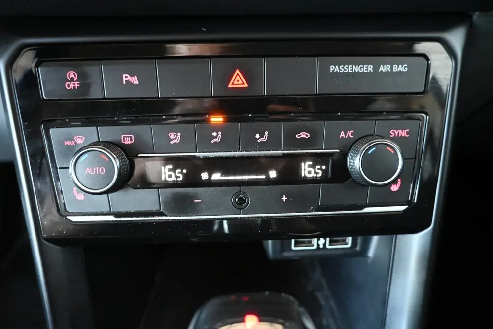 Volkswagen T-Cross 1.0 TSI Life Clima Adaptieve Cruise Carpl uit 2019, foto 10