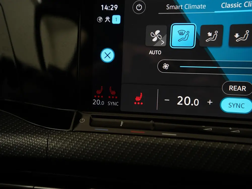 Volkswagen Golf 1.5 eTSI R-Line DSG | Stoel & Stuurverwarmin uit 2024, foto 18