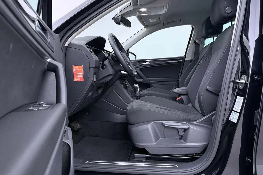 Volkswagen Tiguan 1.4 TSI eHybrid Business+ | Getint Glas | uit 2022, foto 3