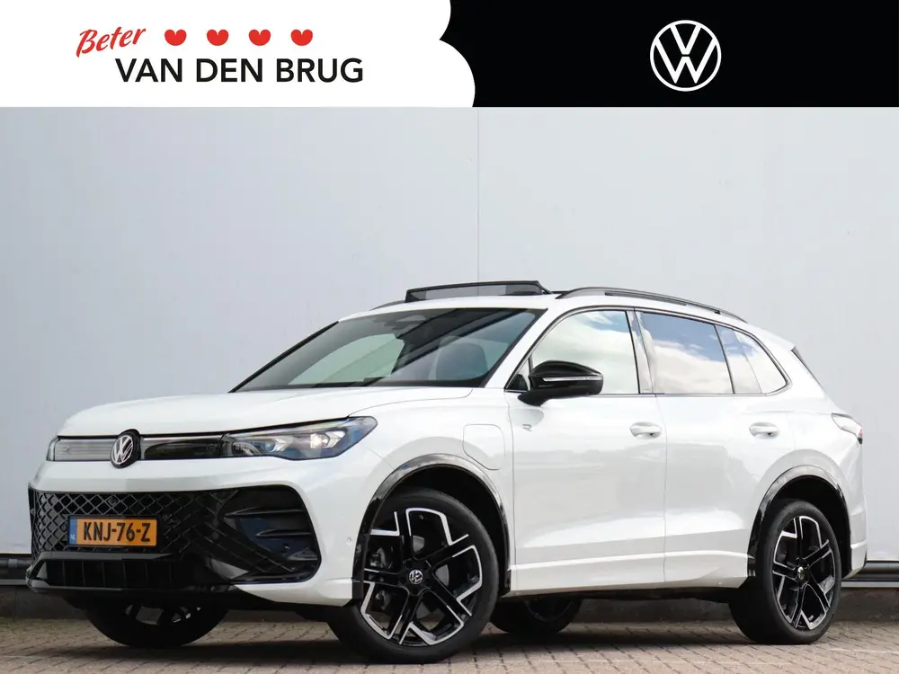 Volkswagen Tiguan 1.5 eHybrid R-Line Edition | Trekhaak | Le uit 2025
