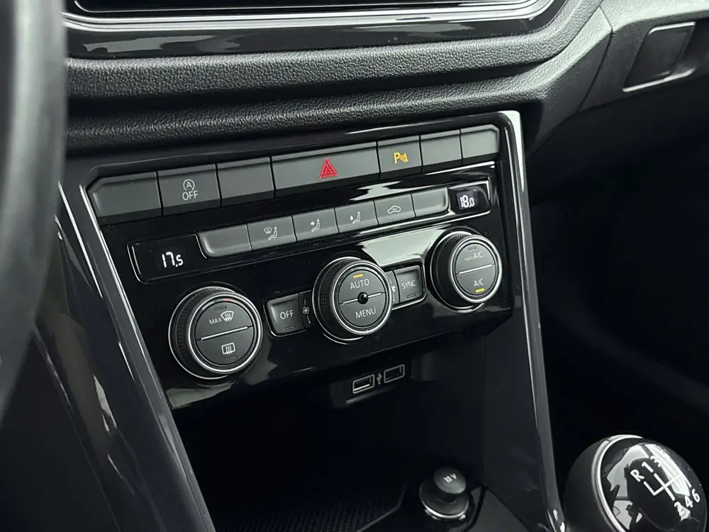 Volkswagen T-Roc 1.5 TSI Sport // CAMERA // DIGITAL COCKPIT uit 2019, foto 16