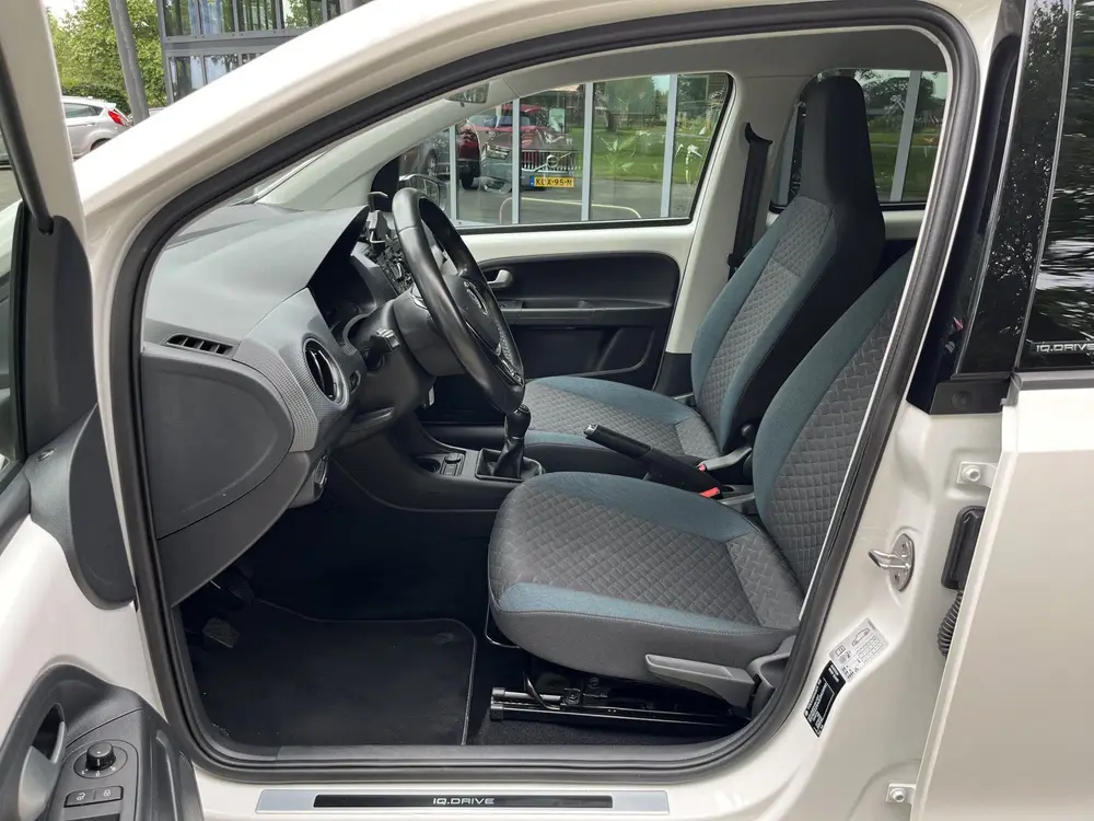 Volkswagen Up! 1.0 BMT move up! iQ Drive | AIRCO | BLUETOOTH uit 2019, foto 19