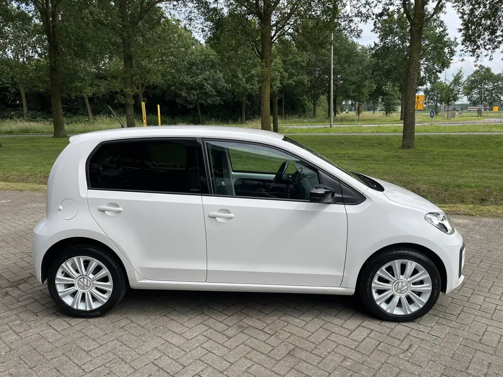 Volkswagen Up! 1.0 BMT move up! iQ Drive | AIRCO | BLUETOOTH uit 2019, foto 2