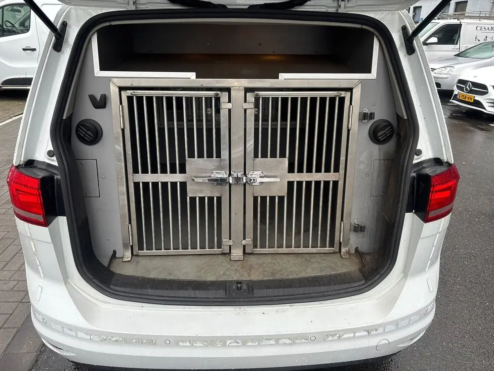 Volkswagen Touran 2.0 TDI Comfortline AUTOMAAT / HONDEN WAGE uit 2020, foto 4