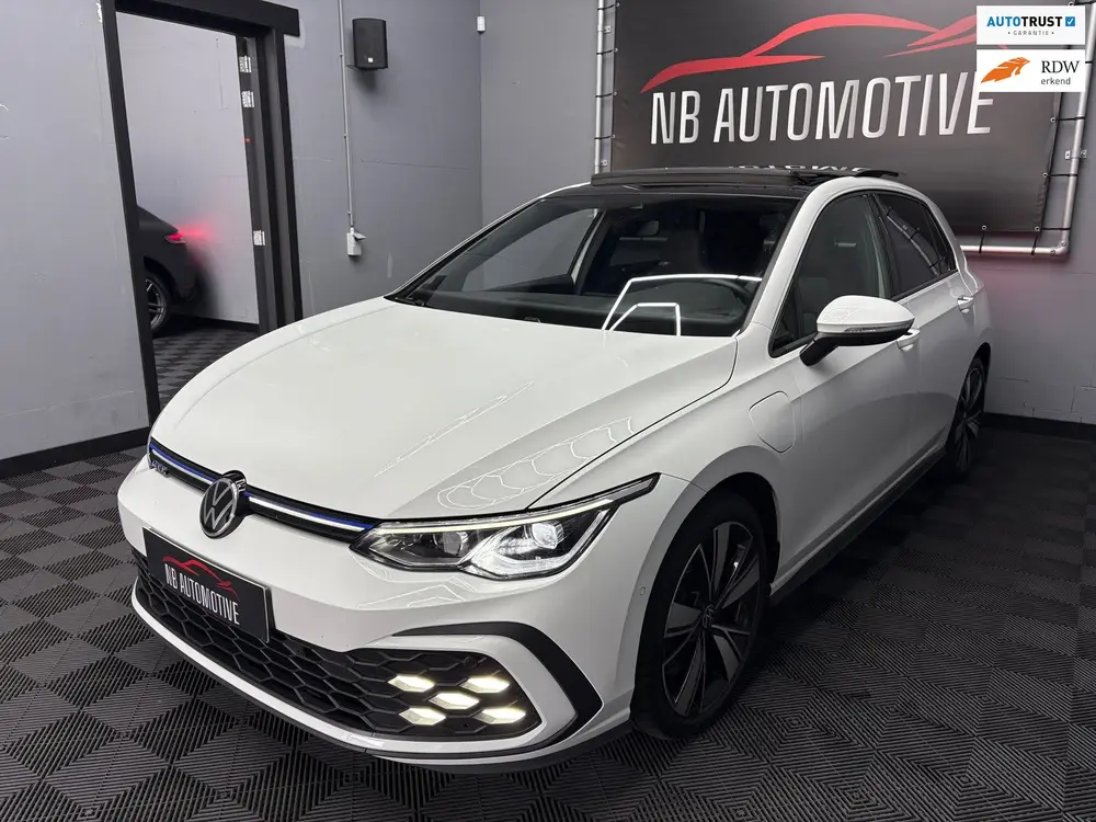 Volkswagen Golf GTE 1.4 eHybrid PANO uit 2021