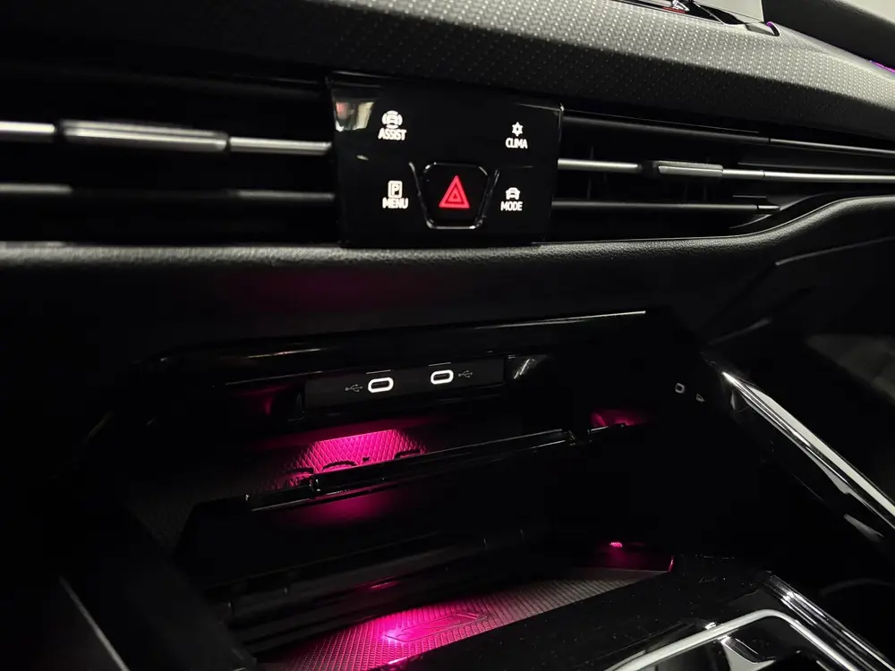 Volkswagen Golf 2.0 TSI R 4Motion Akra uit 2023, foto 18