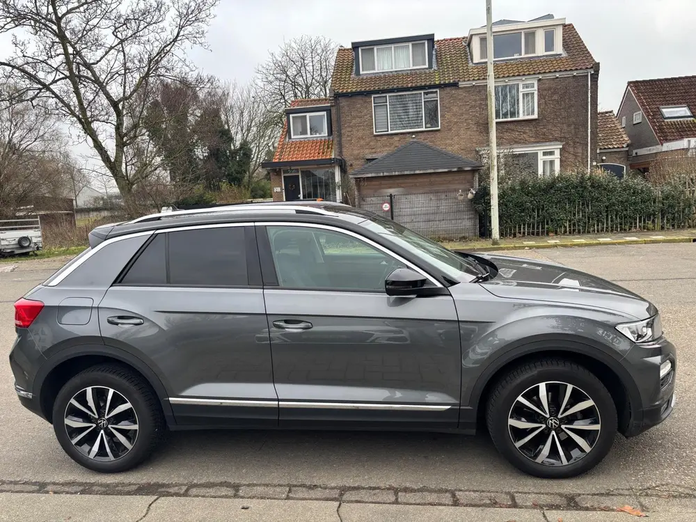 Volkswagen T-Roc 1.0 TSI Style Business Camera uit 2020, foto 4