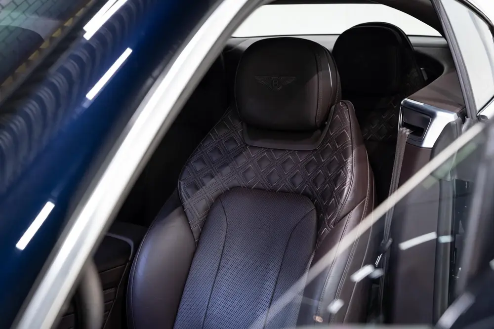 Bentley Continental W12 uit 2019, foto 12