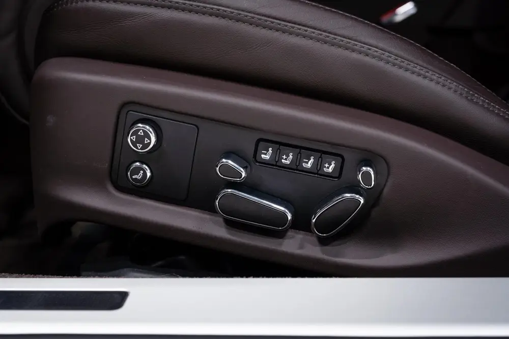 Bentley Continental W12 uit 2019, foto 18