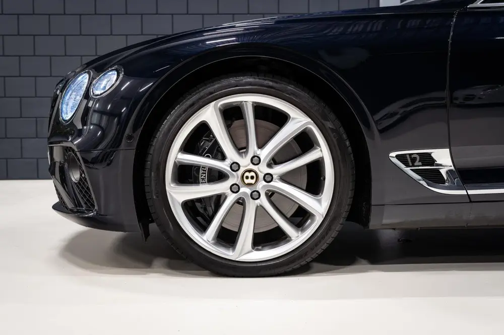 Bentley Continental W12 uit 2019, foto 8