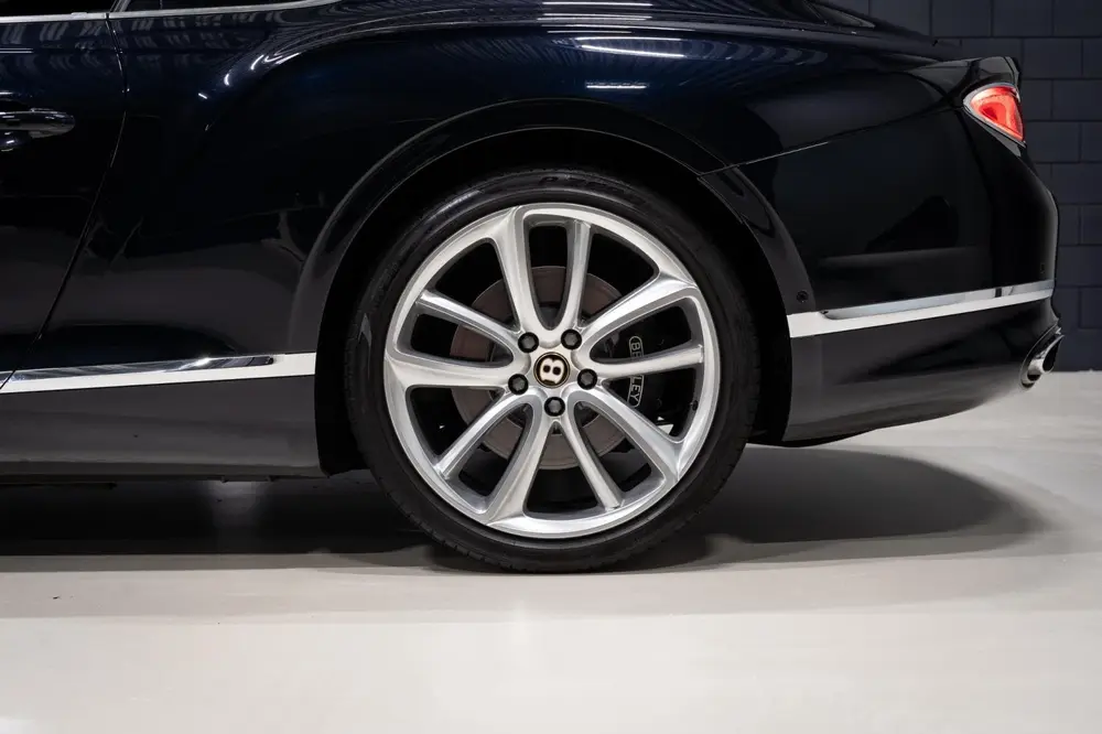 Bentley Continental W12 uit 2019, foto 9