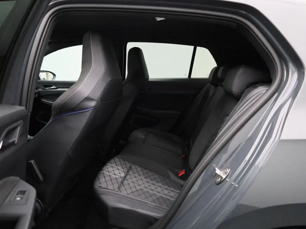 Volkswagen Golf 1.5 eTSI R-Line Edition uit 2025, foto 10