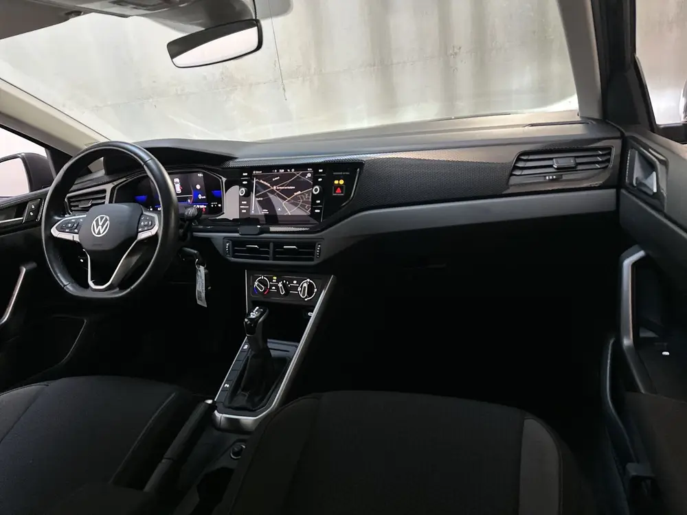 Volkswagen Polo 1.0 TSI DSG Life Parkeersensoren Navigatie V uit 2022, foto 2