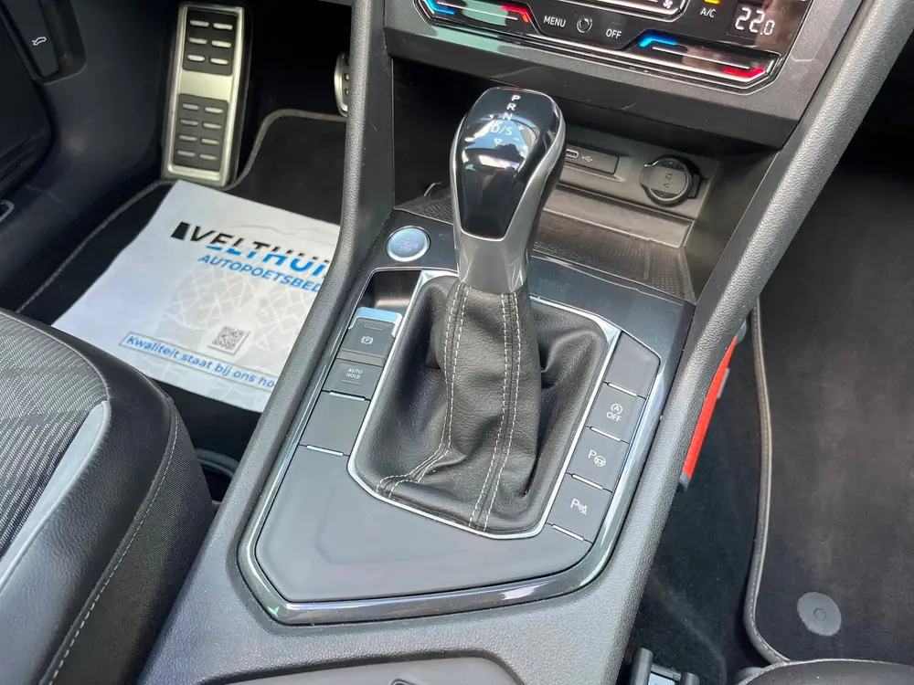 Volkswagen Tiguan 1.5 TSI R-Line Business+ NLAuto/Panoramada uit 2021, foto 16