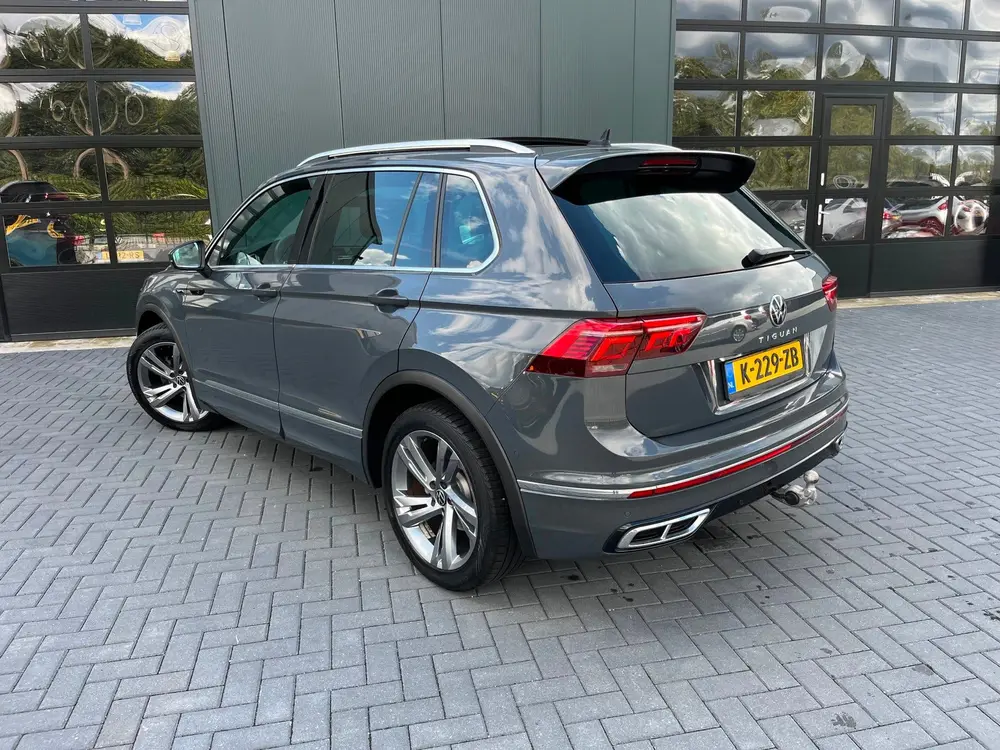 Volkswagen Tiguan 1.5 TSI R-Line Business+ NLAuto/Panoramada uit 2021, foto 2
