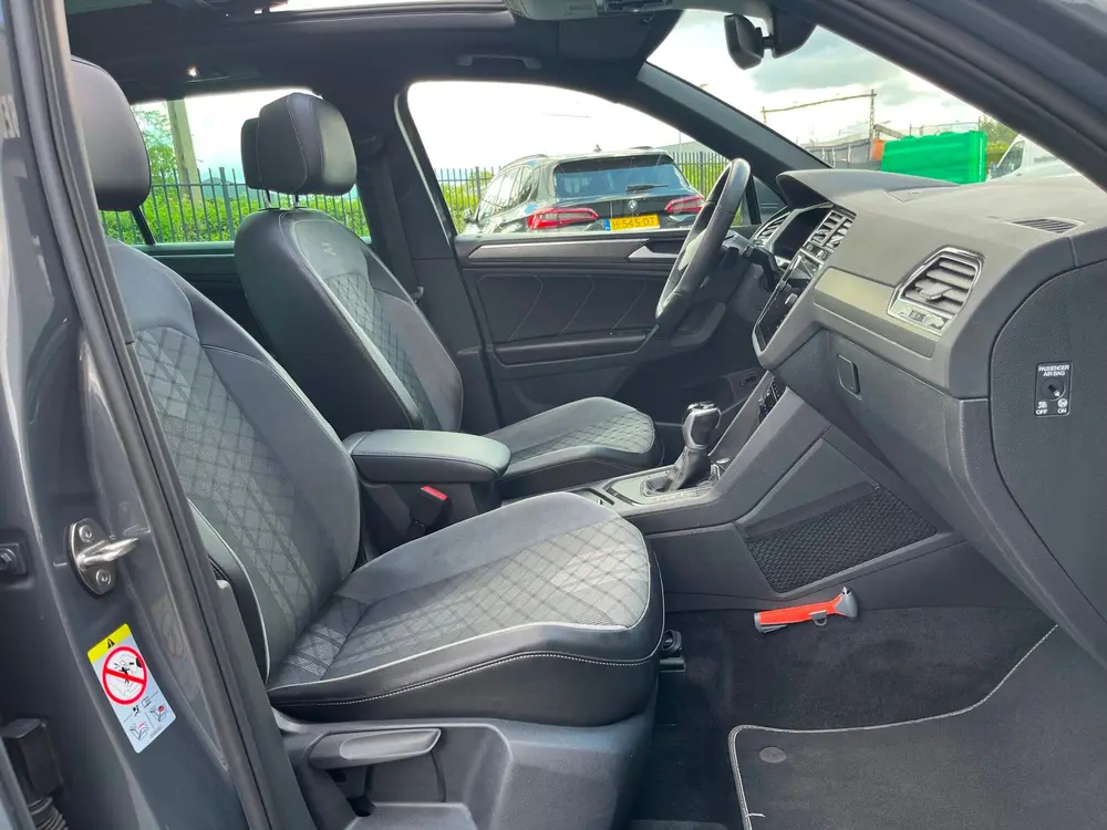 Volkswagen Tiguan 1.5 TSI R-Line Business+ NLAuto/Panoramada uit 2021, foto 20