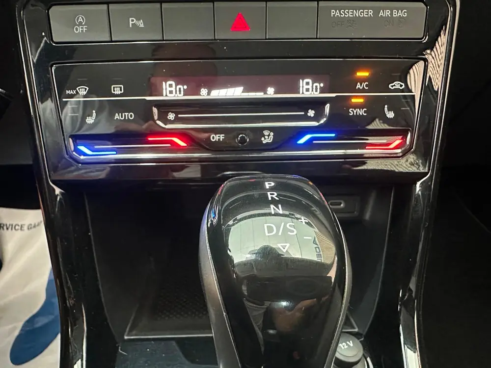 Volkswagen T-Cross 1.5 TSI Life 150 PK Automaat DSG / Naviga uit 2023, foto 17