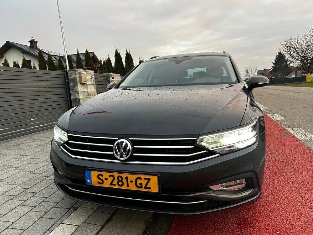 Volkswagen Passat Variant Passat 1.5 TSI 150pk DSG 2020 Grijs uit 2020