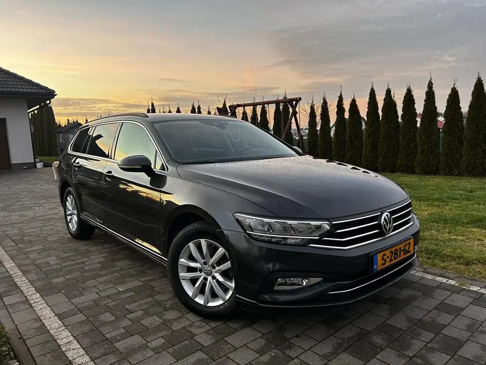 Volkswagen Passat Variant Passat 1.5 TSI 150pk DSG 2020 Grijs uit 2020, foto 13