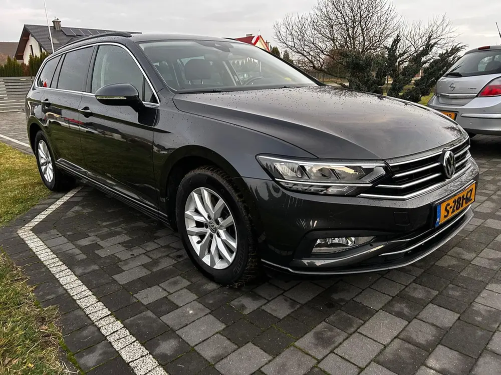 Volkswagen Passat Variant Passat 1.5 TSI 150pk DSG 2020 Grijs uit 2020, foto 2