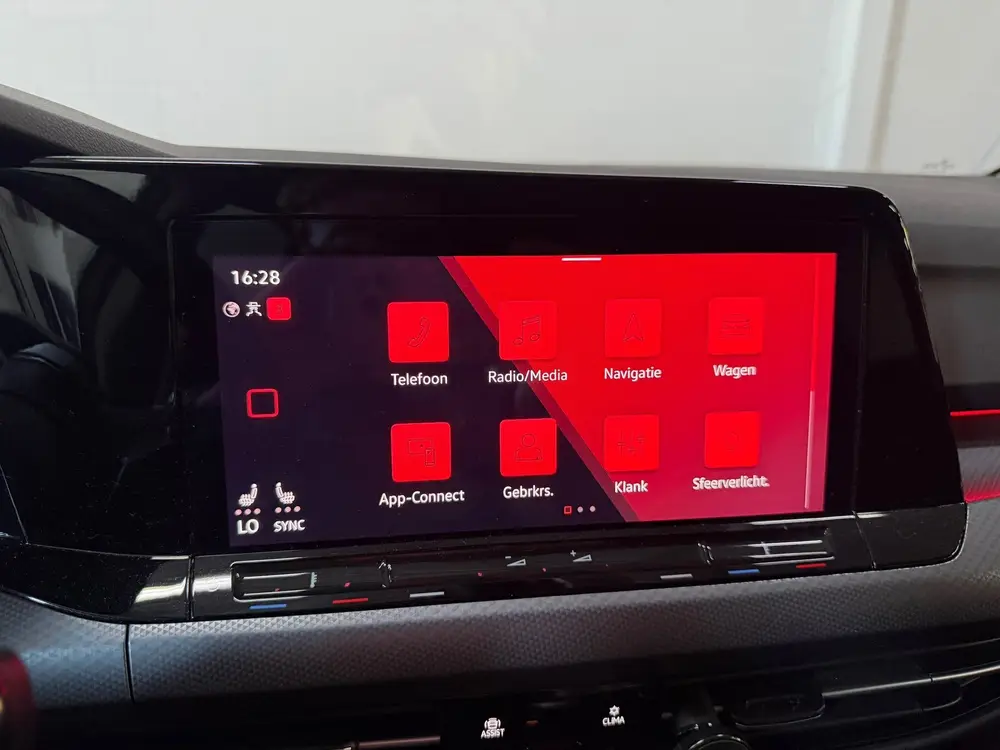 Volkswagen GOLF 1.5 eTSI R-Line Business+ uit 2022, foto 17