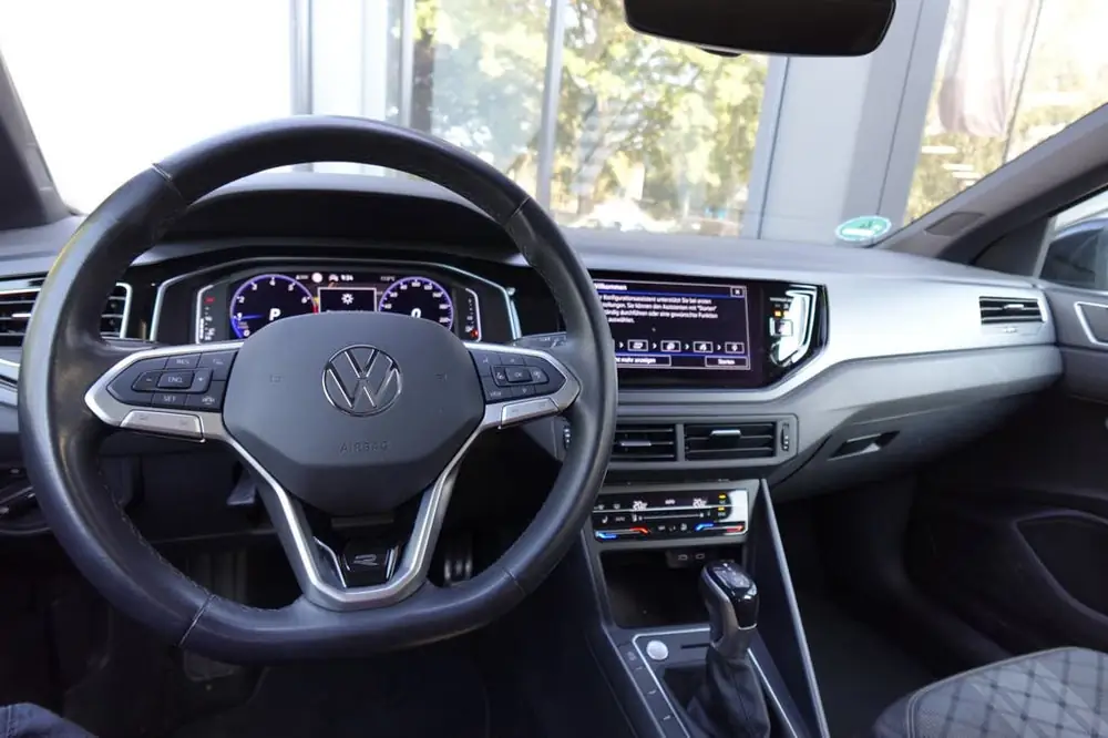 Volkswagen Taigo 1.5 TSI R-Line PANO KEYLESS CAM uit 2022, foto 3