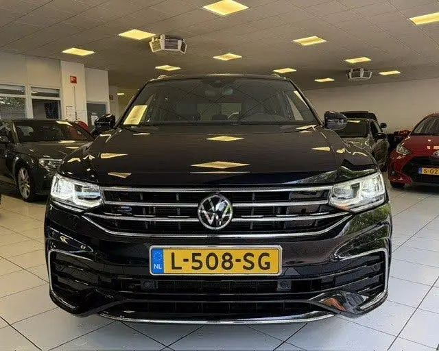 Volkswagen Tiguan 1.5 TSI R-Line Business+/ 3x R-Line/Pano/L uit 2020, foto 4