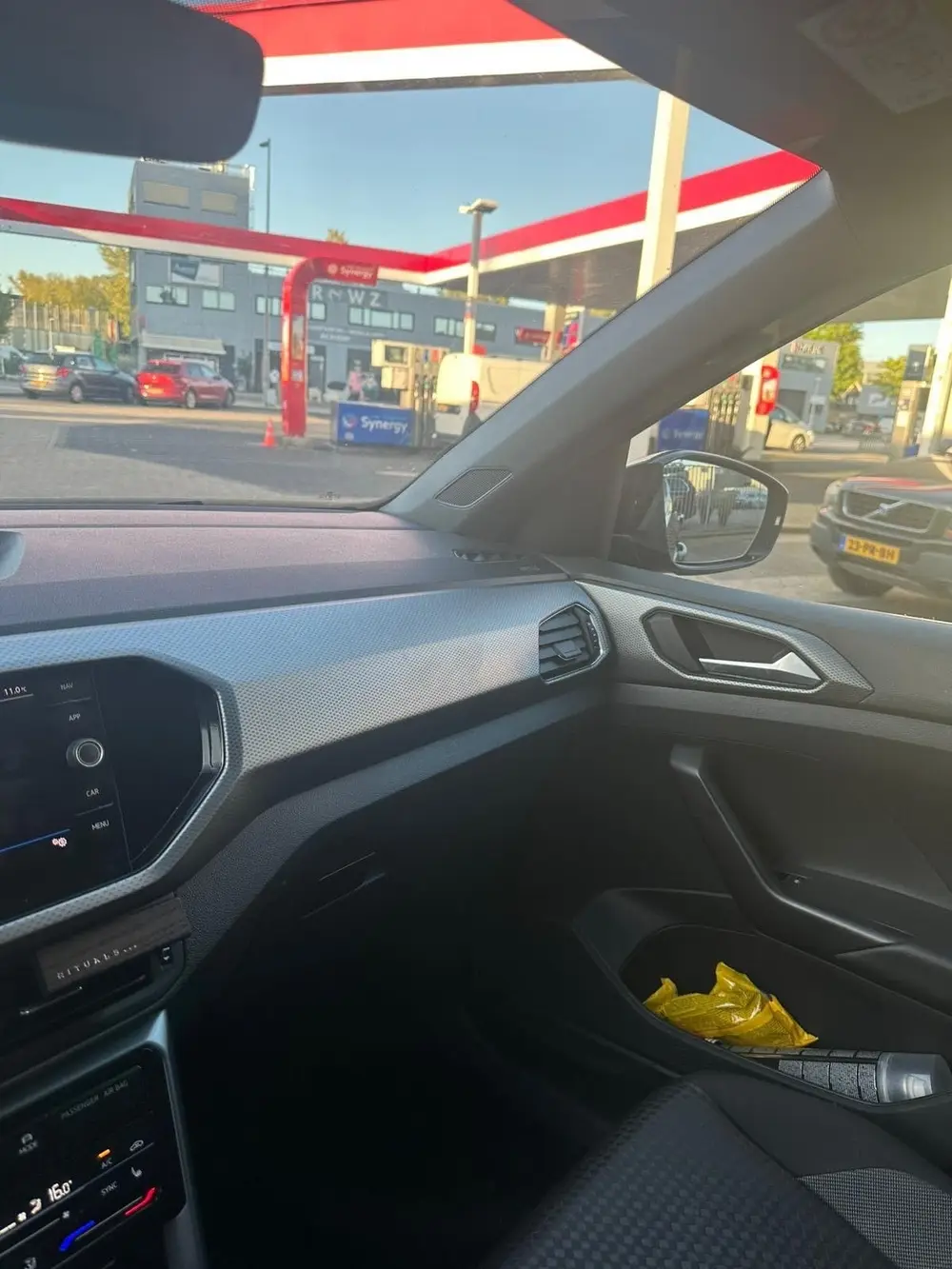Volkswagen T-Cross 1.0 TSI 110pk 7-DSG 2022 Zwart uit 2022, foto 10