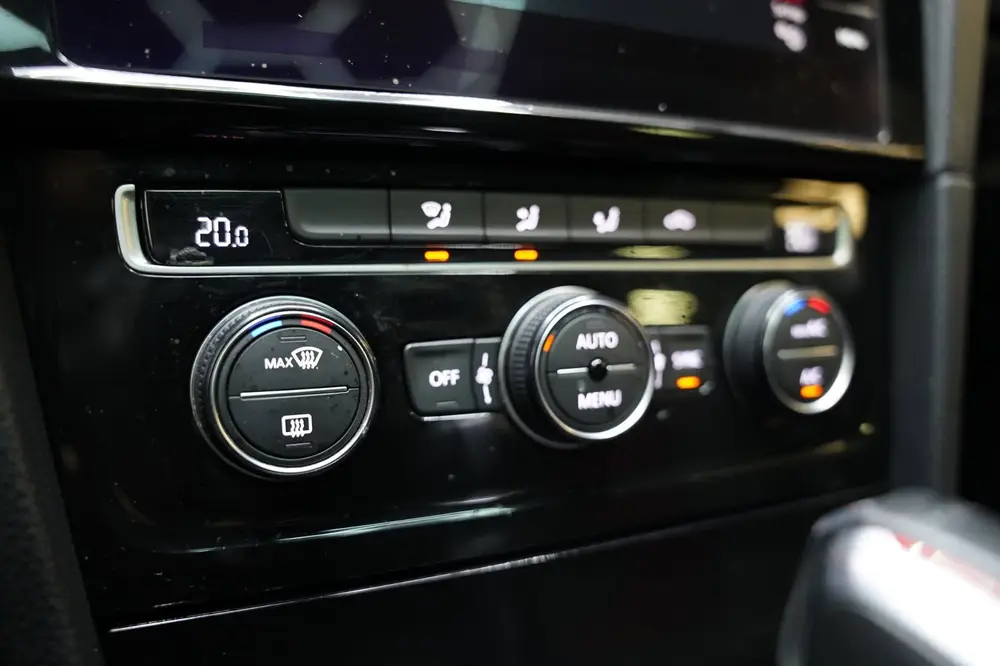 Volkswagen Golf 2.0 TSI GTI TCR PANO VIRTUAL ACC KEYLESS CAM uit 2019, foto 20
