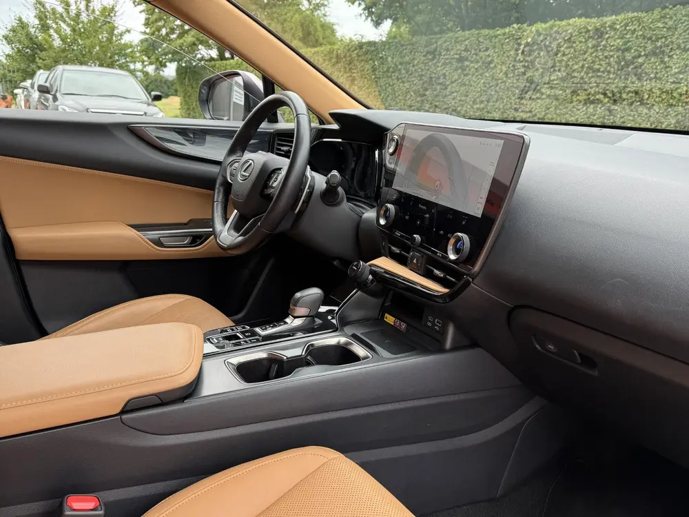 Lexus NX 450h+ AWD 360cam Trekhaak Dealer onderhoud uit 2022, foto 12