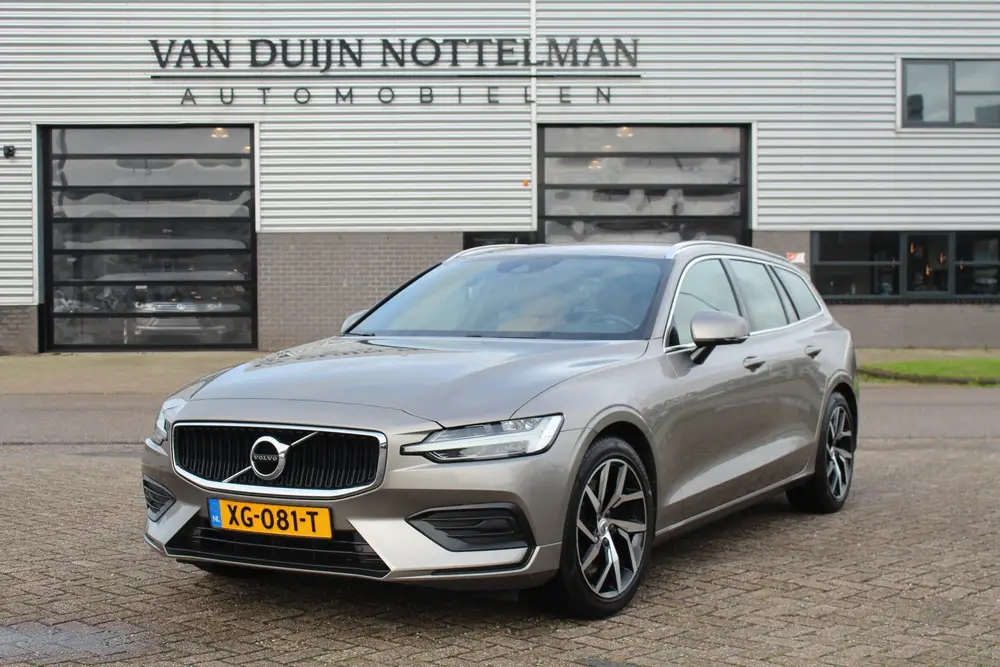 Volvo V60 2.0 T5 Momentum / Carplay / Leer / Trekhaak / N.A. uit 2019