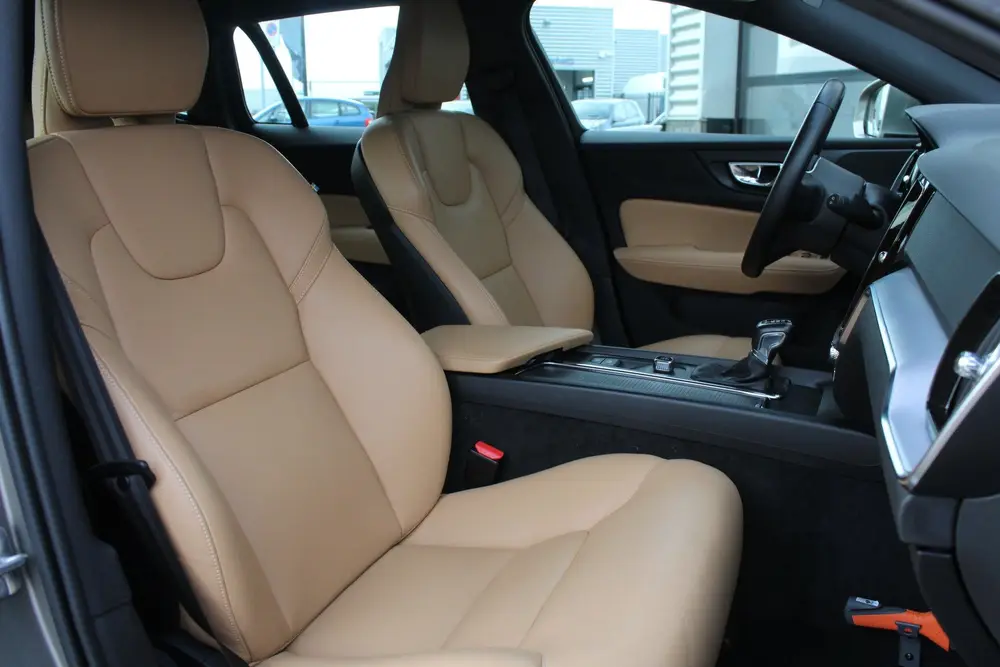 Volvo V60 2.0 T5 Momentum / Carplay / Leer / Trekhaak / N.A. uit 2019, foto 10