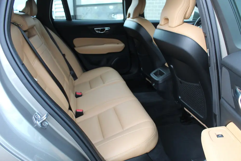 Volvo V60 2.0 T5 Momentum / Carplay / Leer / Trekhaak / N.A. uit 2019, foto 11