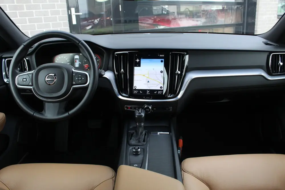 Volvo V60 2.0 T5 Momentum / Carplay / Leer / Trekhaak / N.A. uit 2019, foto 2